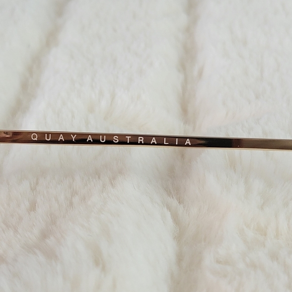 QUAY // ltd ed chrissy teigen collab chain pink brown rimless round sunglasses - Picture 12 of 16